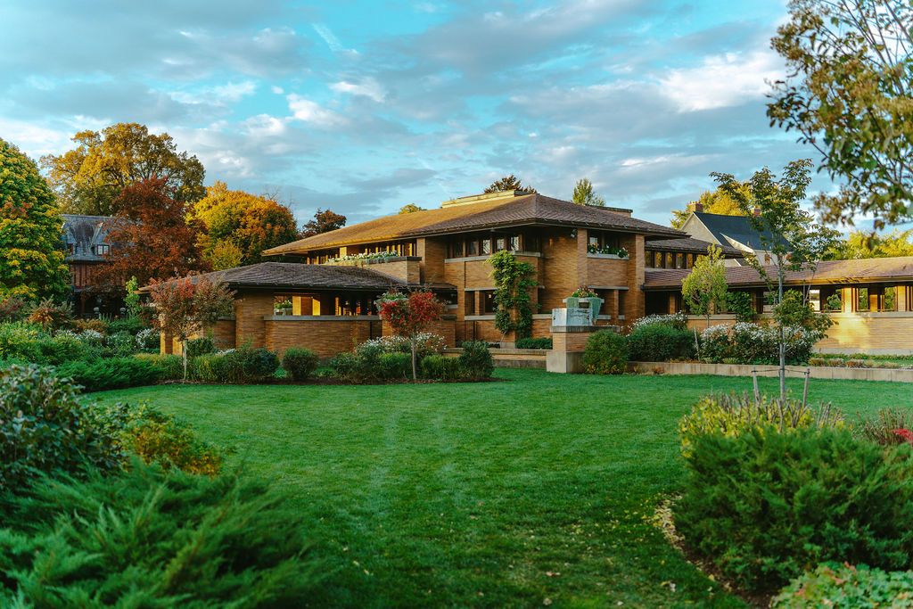 About the Martin House Line Drawing Shirt campaign on Bonfire 2