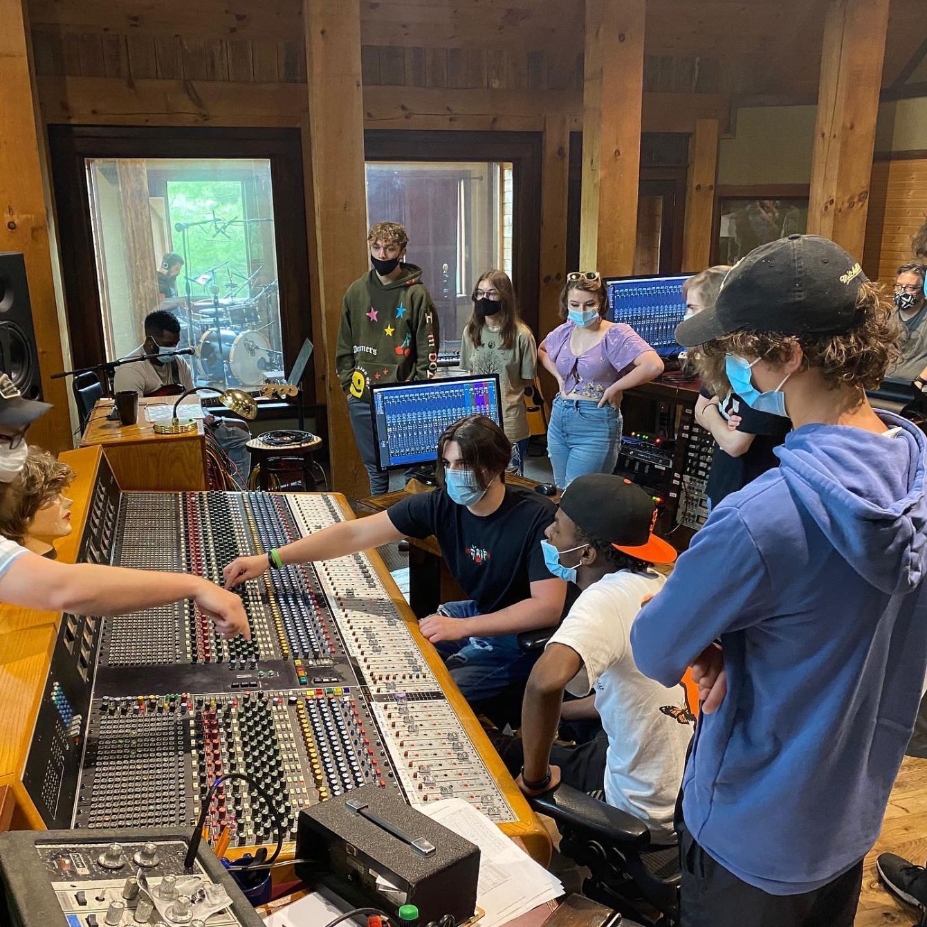 About the Dark Horse Institute Shirts campaign on Bonfire 2